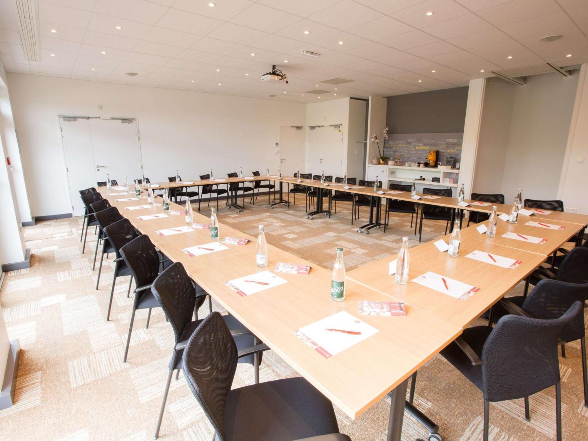 Ibis Cherbourg La Glacerie Exterior photo